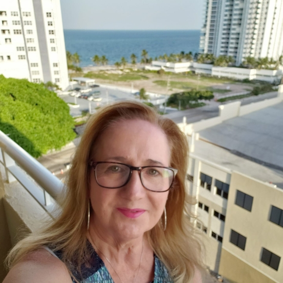 Meet your Posher, Carol - Picture 1 of 1